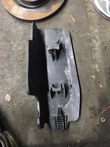 Захист заднього нижнього важеля 8W0505416E VAG