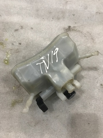 Бачок головного гальмівного циліндру 8W0611301 VAG