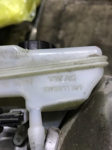 Бачок ГГЦ 8W0611301 PORSCHE