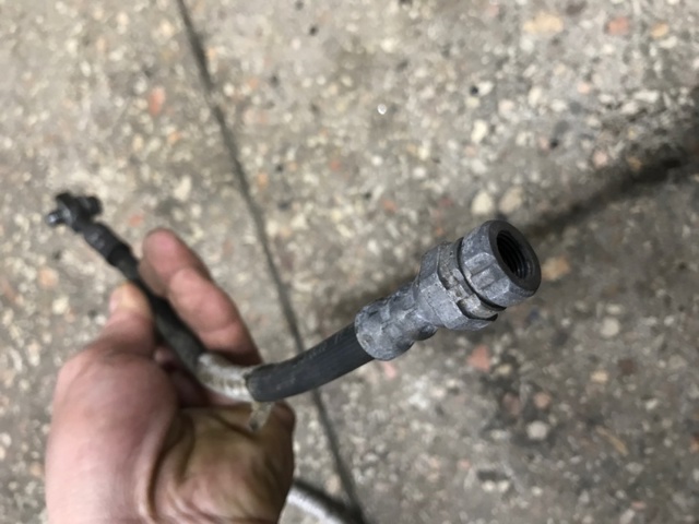 Гнучка гальмівна трубка задня 8W0611775C VAG
