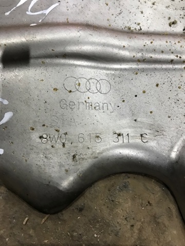 Кожух гальмівного диска 8W0615311C VAG