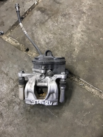 Скоба гальмівного заднього супорта 8W0615425 VAG