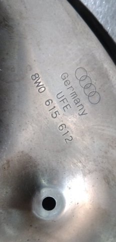 Захист гальмівного диска заднього, правий 8W0615612 VAG