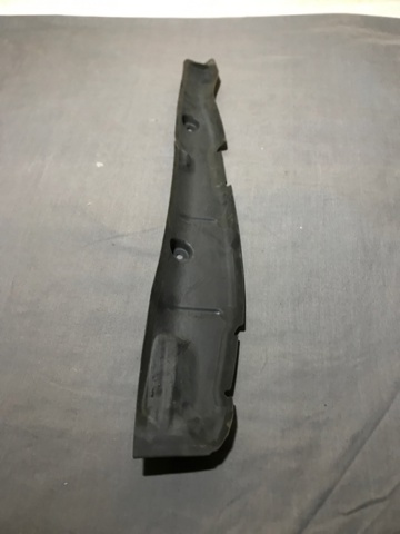 Ущільнювач крила 8W0821111 VAG