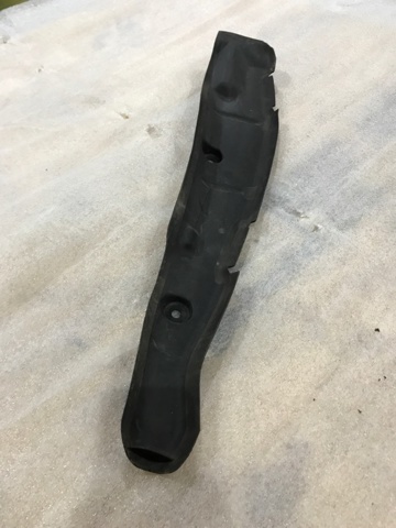 Ущільнювач арки крила 8W0821112 VAG