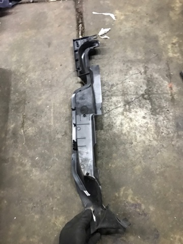 Заглушка жабо збоку 8W0821169C VAG