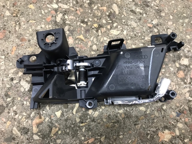 Ручка задньої двері внутрішня ліва 8W0839019A4PK VAG