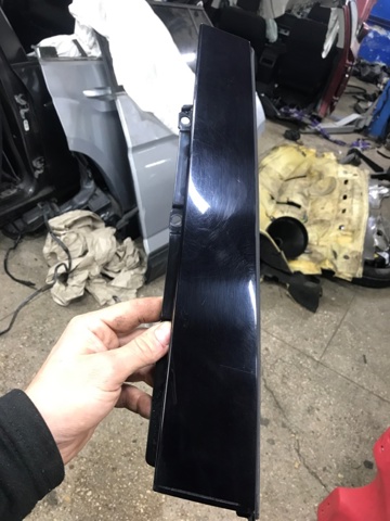 Накладка задніх дверей, правих, вертикальних 8W0839902A5FQ VAG