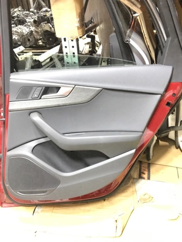 Внутрішня обшивка правих задніх дверей 8W0867304BWFA VAG