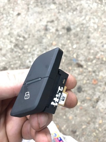 Кнопка центрального замка 8W0962108B5PR VAG