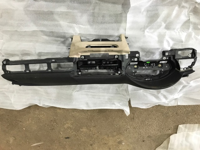 8W1857001HMBX VAG