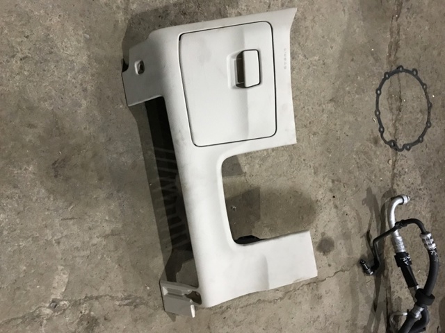 Ящик для рукавичок 8W1880301ABV2 VAG