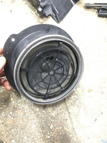 Динамік задньої двері 8W5035411 VAG