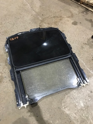 Деталі люків облицювання кузова 8W5877049 VAG