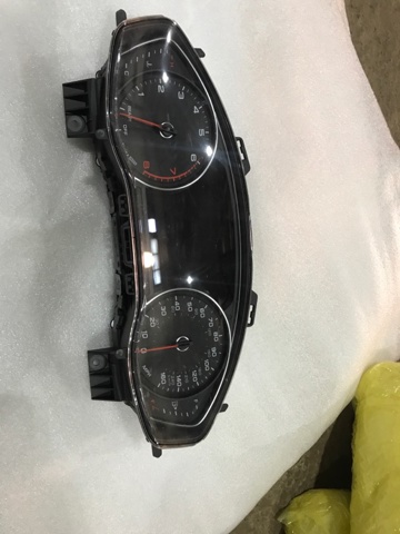 Покажчик напруги (вольтметр) 8W5920870C VAG