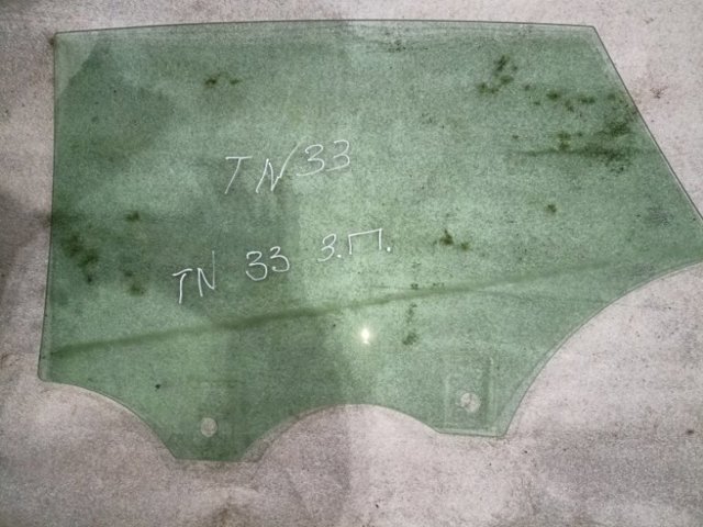 Скло задньої двері правої 8W8845206 VAG