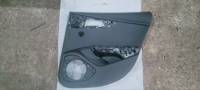 Карта дверей правих задніх 8W8867304BWFA VAG