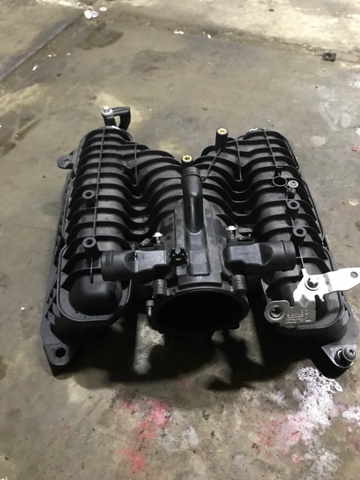 Колектор впускний 94611001663 PORSCHE