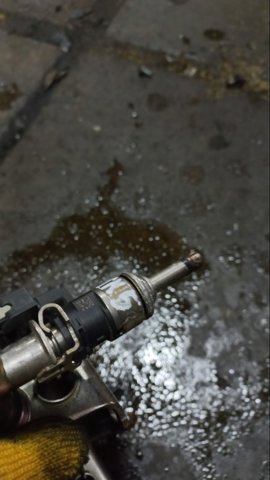 Форсунка вприску палива 94611012832 PORSCHE