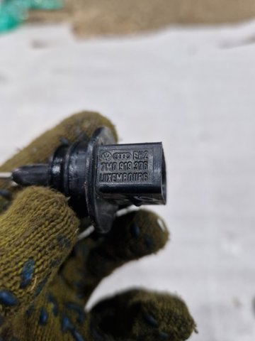 Датчик рівня бачка склоомивача 95562810500 PORSCHE