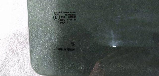 Вікно задніх дверей 95854261206 PORSCHE