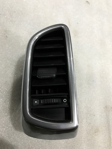 Решітка повітропровода права 95855270401G0B PORSCHE