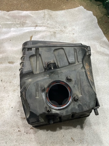 Корпус повітряного фільтра, правий 95B129607B PORSCHE