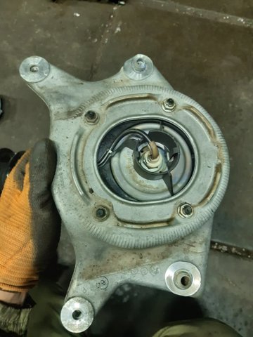 Опора амортизатора переднього правого 95B412384 PORSCHE