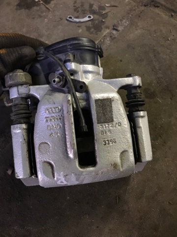 Супорт гальмівний задній правий 95B615424D PORSCHE