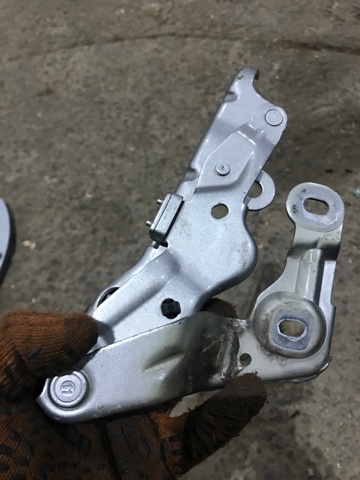 Завіса капота права 97051115202 PORSCHE