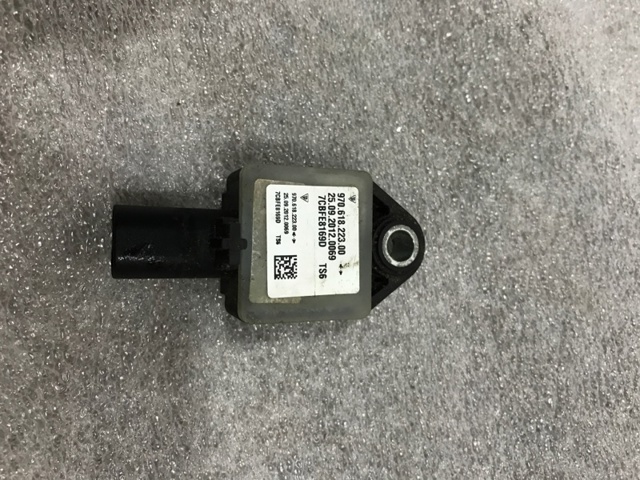 Датчик Айрбег передній 97061822300 PORSCHE
