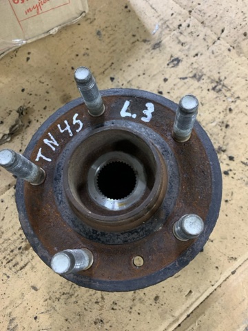Маточина переднього колеса BB5Z1104A FORD