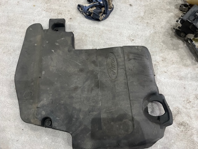 Кришка двигуна декоративна BB5Z6N041A FORD