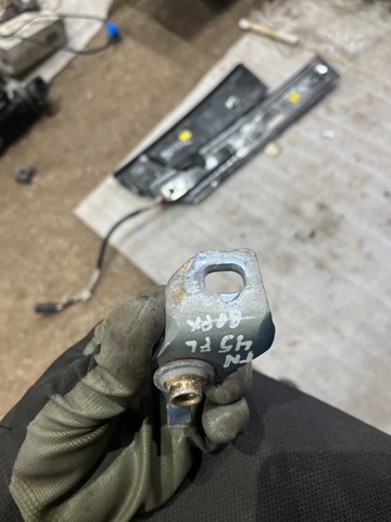 Навішування двері водія (петлі) BB5Z7822801C FORD