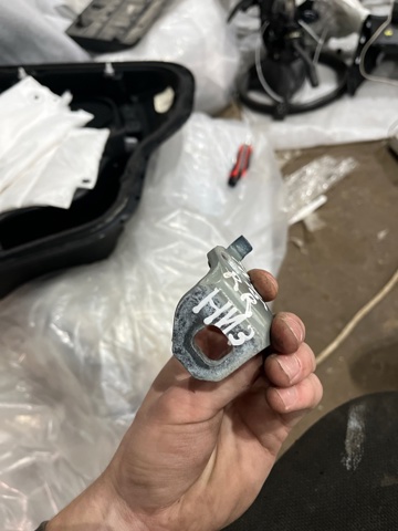 Петля задніх дверей, правих BB5Z7826810C FORD
