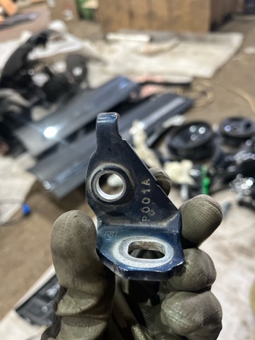 Петля задніх дверей, лівих BB5Z7826811C FORD