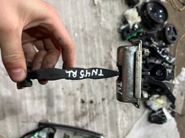 Обмежувач відкриття дверей, задній BB5Z7827204A FORD