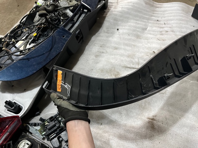 Обшивка кришки багажника BB5Z7842410AE FORD