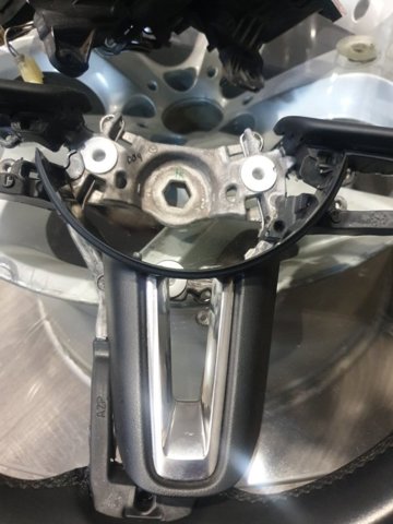Накладка рульового колеса BCKA32983 MAZDA