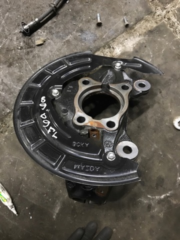 Кожух гальмівного диска BCKA33271 MAZDA