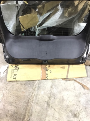 Обшивка-облицювання кришки багажника BCKD68960A02 MAZDA
