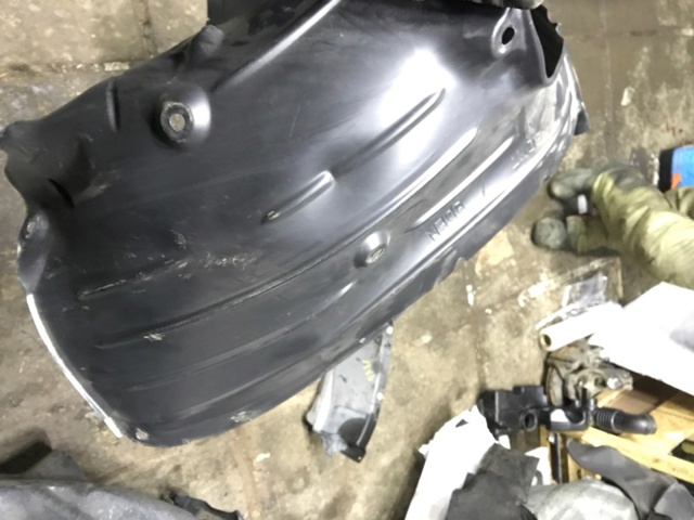 Подкрильнікі переднього крила, правий BDMT56130E MAZDA