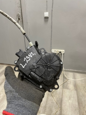 Актуатор замка багажника (задніх дверей) DK62404C10AB LAND ROVER