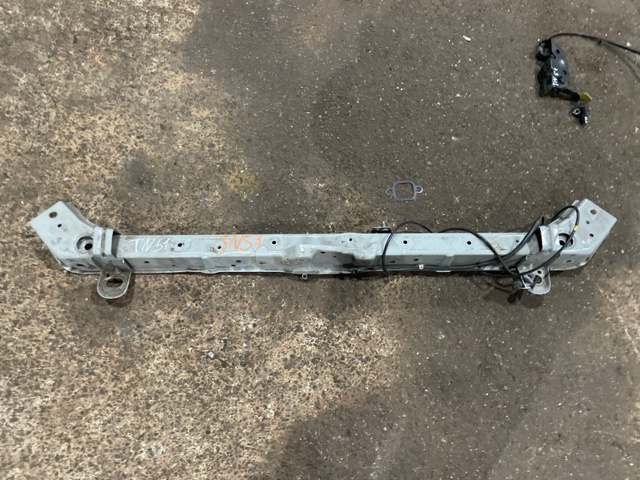 Балка радіатора верхня F25115NAMH NISSAN