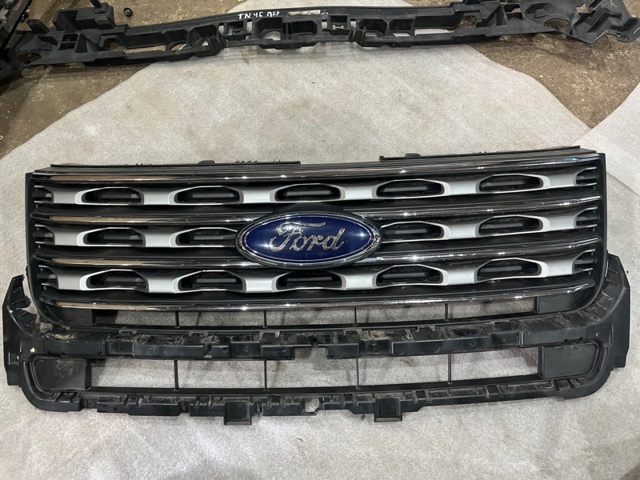 Облицювання радіатора FB5Z8200AD FORD