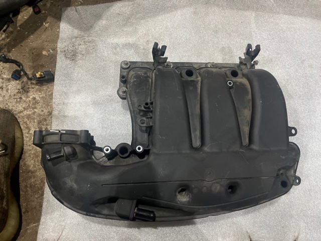Колектор впускний FT4Z9424B FORD