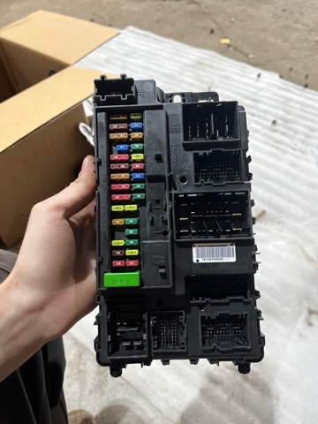 Коробка запобіжників GU5Z15604H FORD
