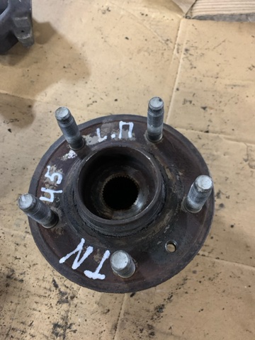 Маточина переднього колеса HB5Z1104C FORD