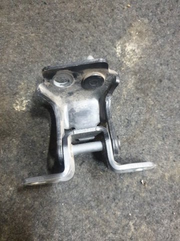 Петля задніх дверей, лівих KD5373210A MAZDA