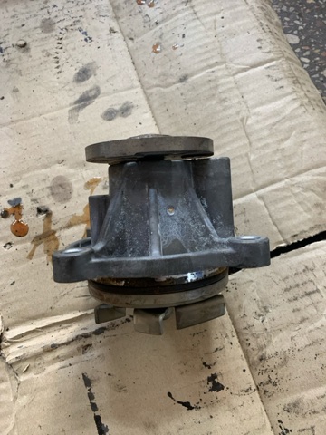 Помпа охолодження LR022688 LAND ROVER